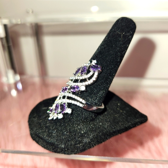 Beautiful purple and silver tone cocktail ring! Size 8  Valentine's Day! (Y3) - Picture 2 of 4